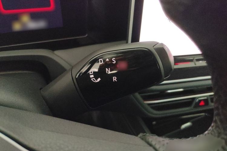 Used Volkswagen Magotan 2024 380TSI DSG Ultimate Edition Gear Lever