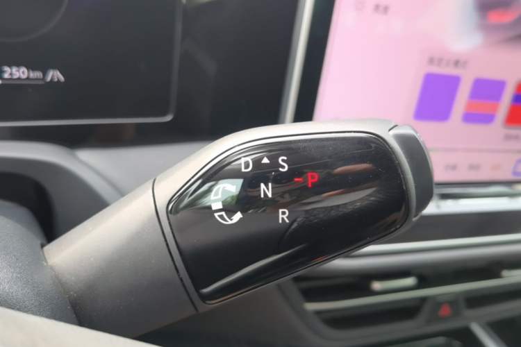 Used Volkswagen Magotan 2024 380TSI DSG Ultimate Edition Gear Lever