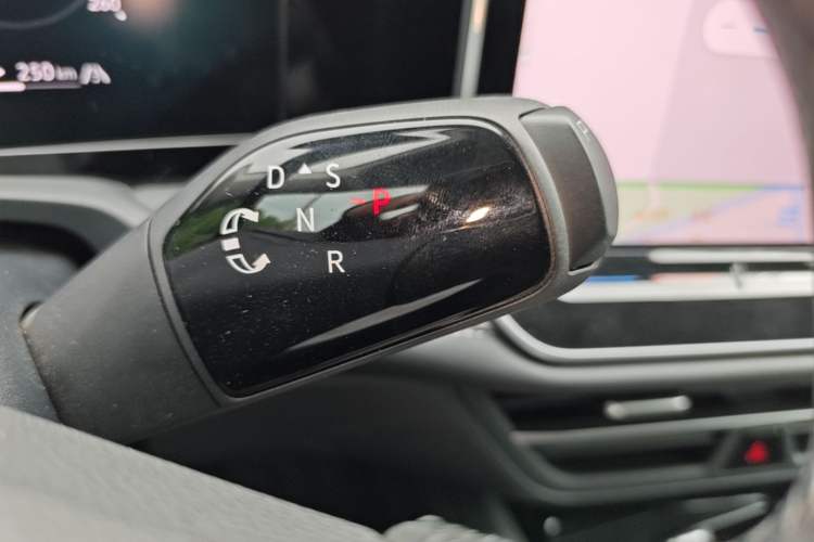 Used Volkswagen Magotan 2024 380TSI DSG Ultimate Edition Gear Lever