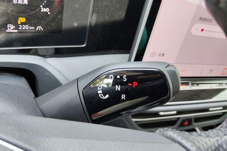 Used Volkswagen Magotan 2024 380TSI DSG Ultimate Edition Gear Lever