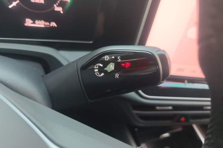 Used Volkswagen Magotan 2024 380TSI DSG Ultimate Edition Gear Lever