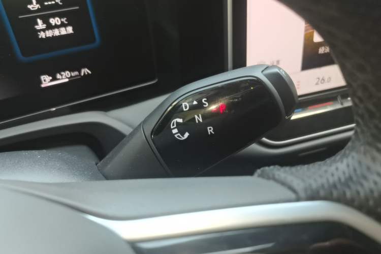 Used Volkswagen Magotan 2024 380TSI DSG Ultimate Edition Gear Lever