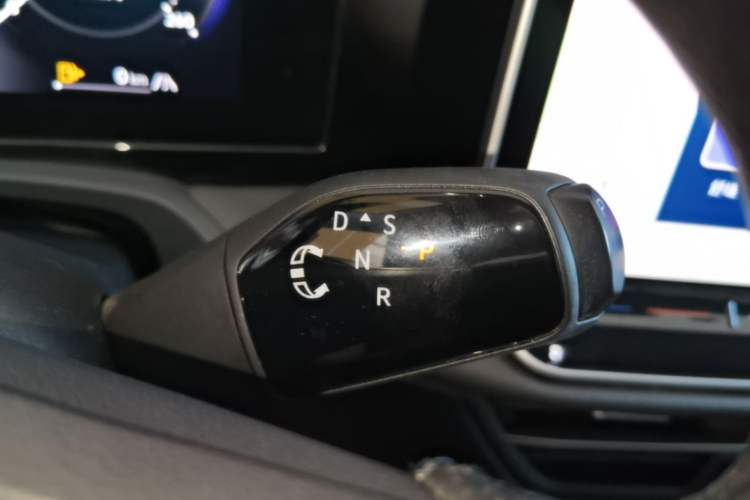 Used Volkswagen Magotan 2024 380TSI DSG Ultimate Edition Gear Lever