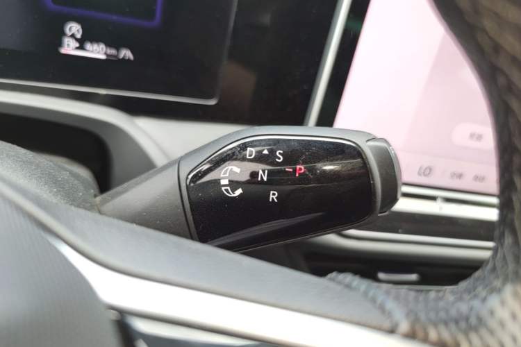 Used Volkswagen Magotan 2024 380TSI DSG Ultimate Edition Gear Lever