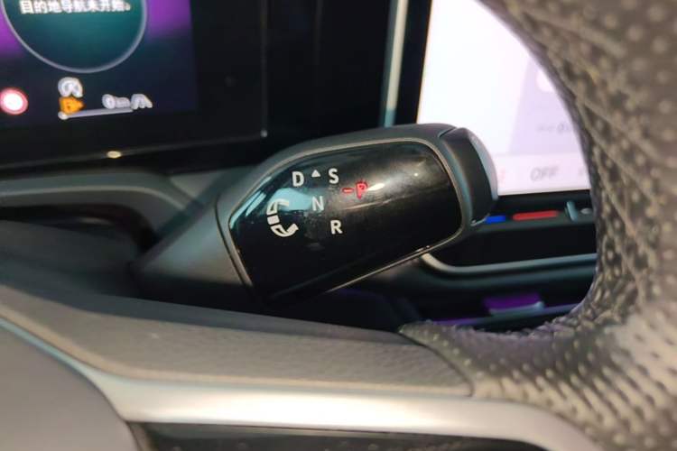 Used Volkswagen Magotan 2024 380TSI DSG Ultimate Edition Gear Lever