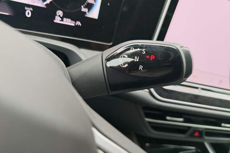 Used Volkswagen Magotan 2024 380TSI DSG Ultimate Edition Gear Lever