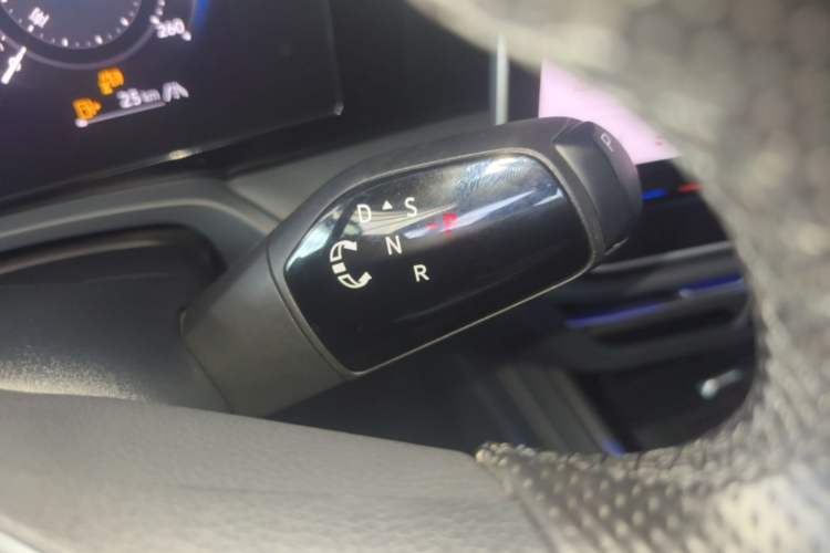 Used Volkswagen Magotan 2024 380TSI DSG Ultimate Edition Gear Lever