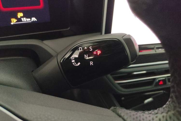 Used Volkswagen Magotan 2024 380TSI DSG Ultimate Edition Gear Lever