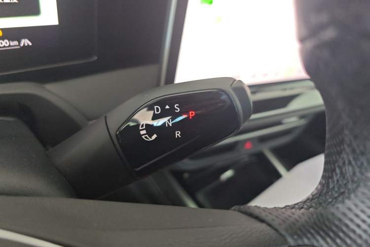 Used Volkswagen Magotan 2024 380TSI DSG Ultimate Edition Gear Lever