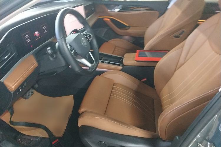 Used Volkswagen Magotan 2024 300TSI DSG Prestige Edition—A Real Eye-Catcher Left Front Seat