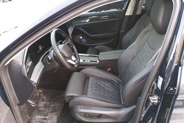Used Volkswagen Magotan 2024 380TSI DSG Ultimate Edition Left Front Seat