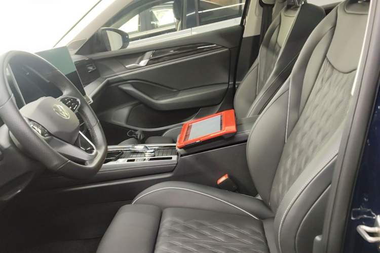 Used Volkswagen Magotan 2024 380TSI DSG Ultimate Edition Left Front Seat