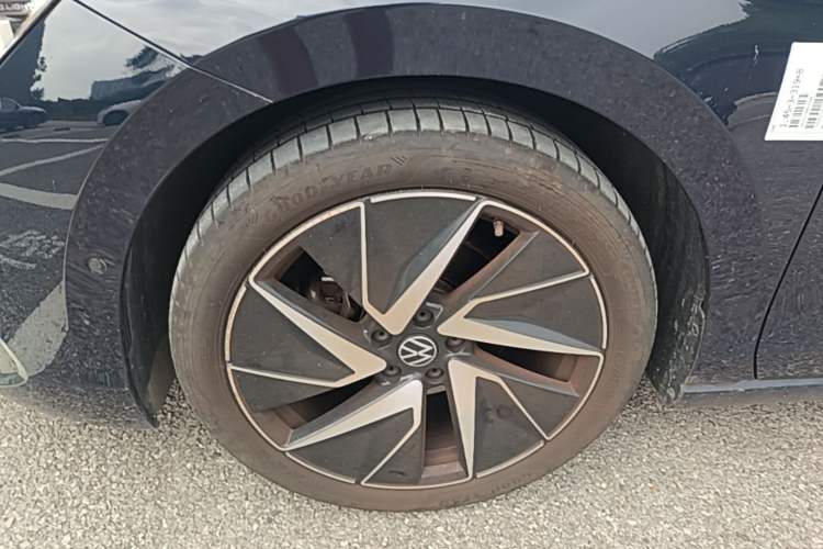Used Volkswagen Magotan 2024 380TSI DSG Ultimate Edition Left Front Wheel Hub