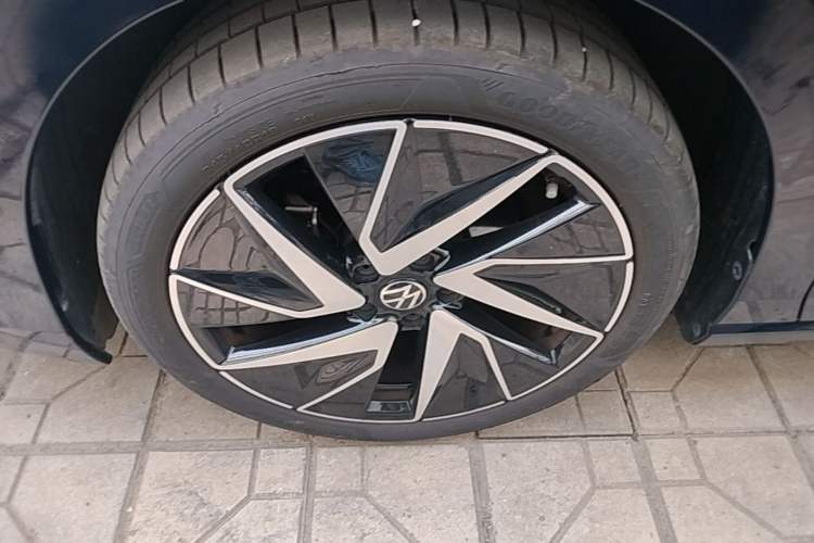 Used Volkswagen Magotan 2024 380TSI DSG Ultimate Edition Left Front Wheel Hub