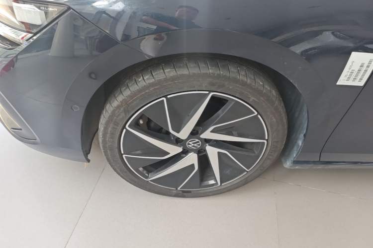 Used Volkswagen Magotan 2024 380TSI DSG Ultimate Edition Left Front Wheel Hub
