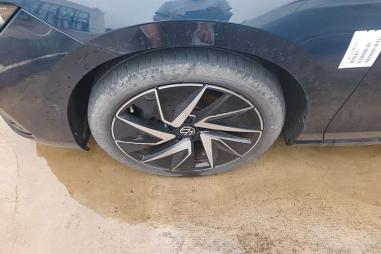 Used Volkswagen Magotan 2024 380TSI DSG Ultimate Edition Left Front Wheel Hub
