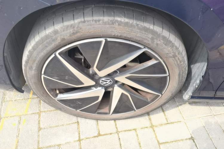 Used Volkswagen Magotan 2024 380TSI DSG Ultimate Edition Left Front Wheel Hub