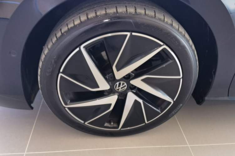 Used Volkswagen Magotan 2024 380TSI DSG Ultimate Edition Left Front Wheel Hub