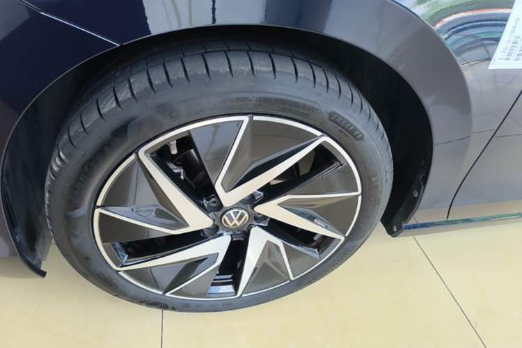 Used Volkswagen Magotan 2024 380TSI DSG Ultimate Edition Left Front Wheel Hub
