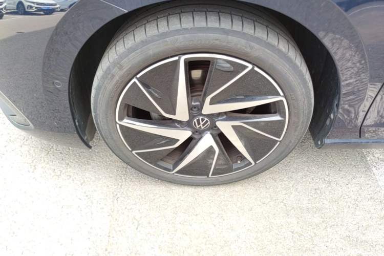 Used Volkswagen Magotan 2024 380TSI DSG Ultimate Edition Left Front Wheel Hub
