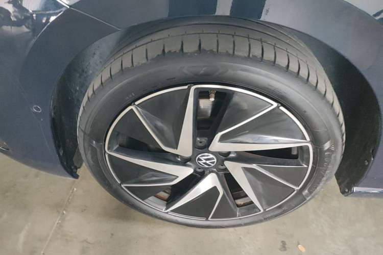 Used Volkswagen Magotan 2024 380TSI DSG Ultimate Edition Left Front Wheel Hub