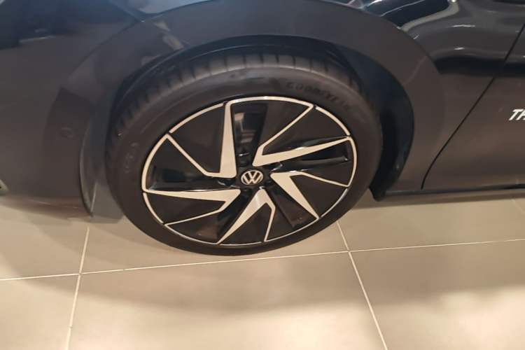 Used Volkswagen Magotan 2024 380TSI DSG Ultimate Edition Left Front Wheel Hub