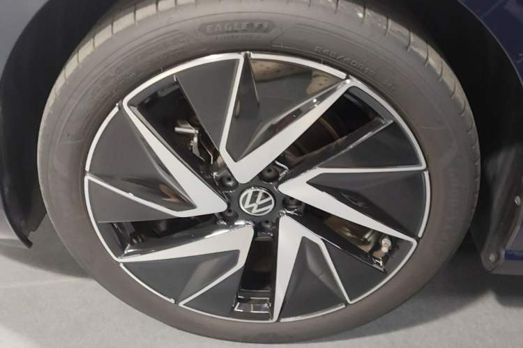 Used Volkswagen Magotan 2024 380TSI DSG Ultimate Edition Left Front Wheel Hub
