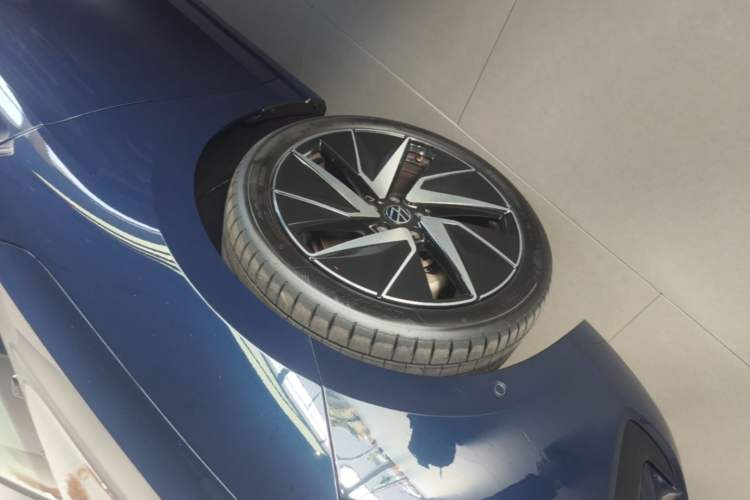 Used Volkswagen Magotan 2024 380TSI DSG Ultimate Edition Left Front Wheel Hub