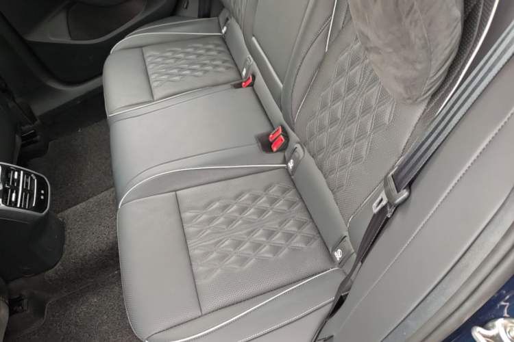 Used Volkswagen Magotan 2024 380TSI DSG Ultimate Edition Left Rear Seat