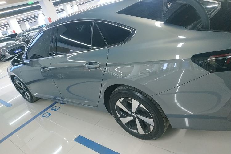 Used Volkswagen Magotan 2024 300TSI DSG Prestige Edition—A Real Eye-Catcher Left Side