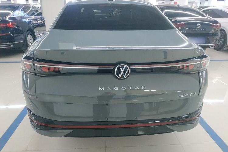 Used Volkswagen Magotan 2024 300TSI DSG Prestige Edition—A Real Eye-Catcher Rear