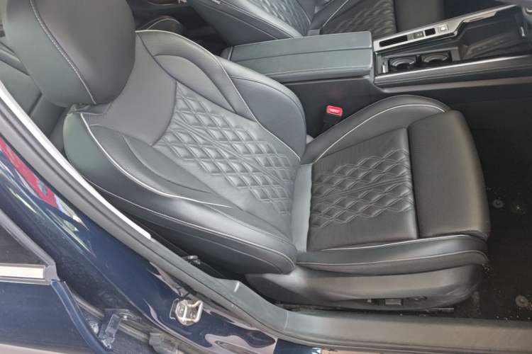 Used Volkswagen Magotan 2024 380TSI DSG Ultimate Edition Right Front Seat