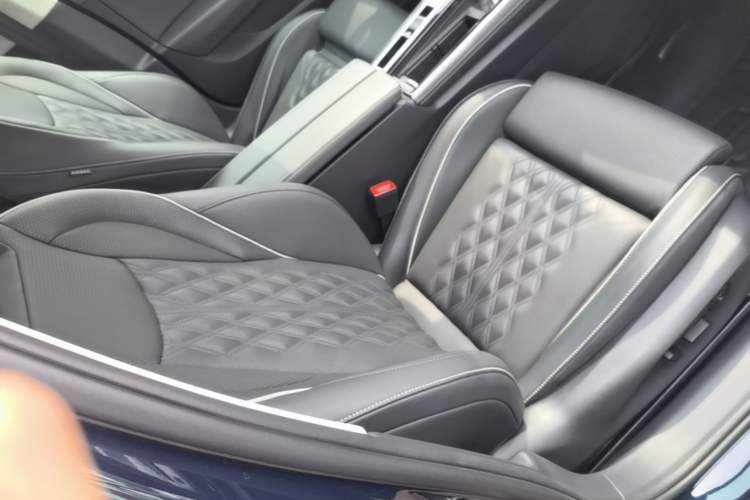 Used Volkswagen Magotan 2024 380TSI DSG Ultimate Edition Right Front Seat