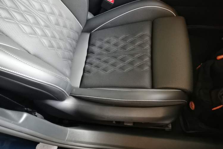 Used Volkswagen Magotan 2024 380TSI DSG Ultimate Edition Right Front Seat