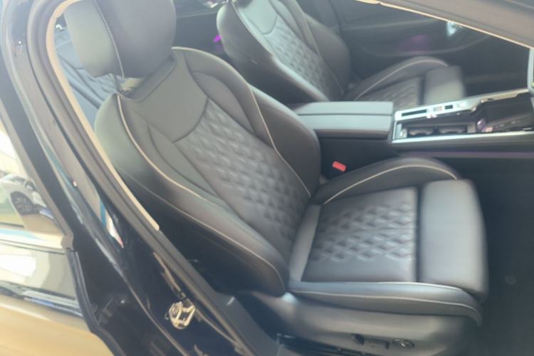 Used Volkswagen Magotan 2024 380TSI DSG Ultimate Edition Right Front Seat