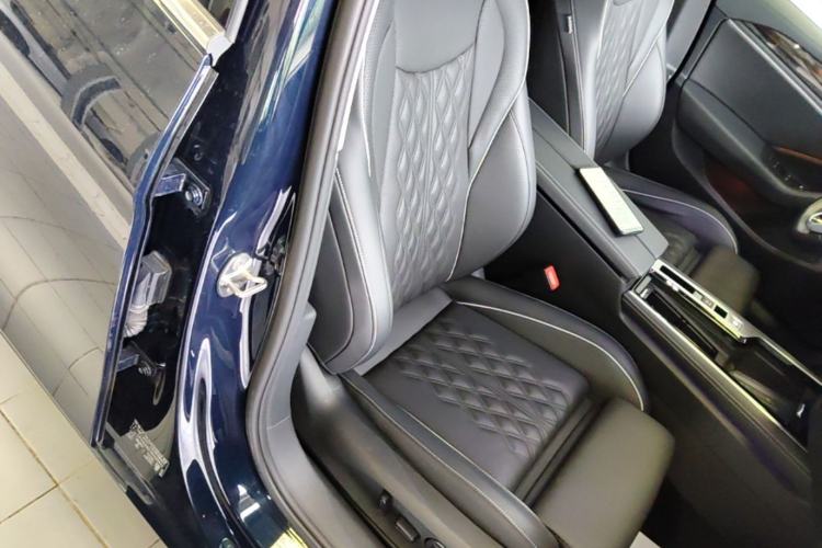 Used Volkswagen Magotan 2024 380TSI DSG Ultimate Edition Right Front Seat