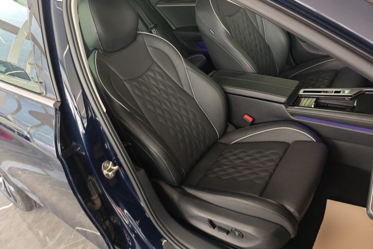 Used Volkswagen Magotan 2024 380TSI DSG Ultimate Edition Right Front Seat