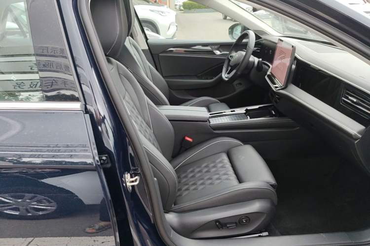 Used Volkswagen Magotan 2024 380TSI DSG Ultimate Edition Right Front Seat