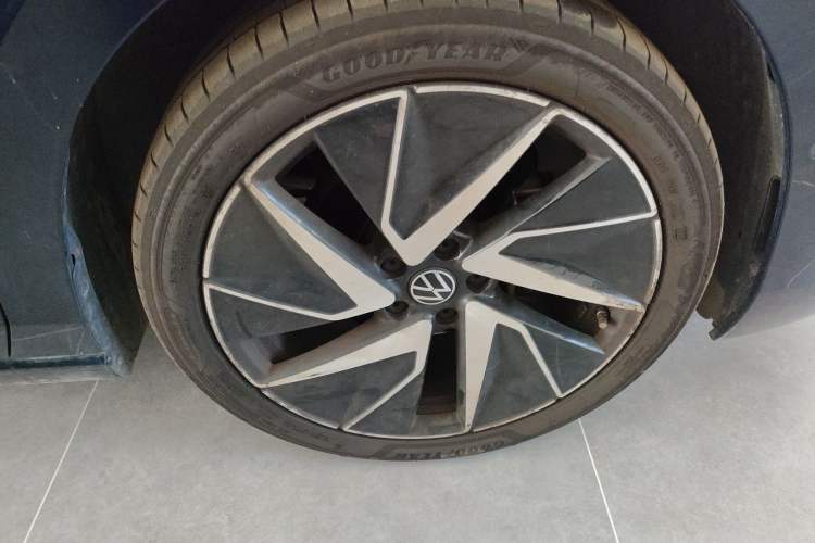 Used Volkswagen Magotan 2024 380TSI DSG Ultimate Edition Right Front Wheel Hub