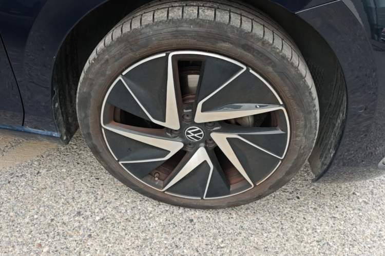 Used Volkswagen Magotan 2024 380TSI DSG Ultimate Edition Right Front Wheel Hub