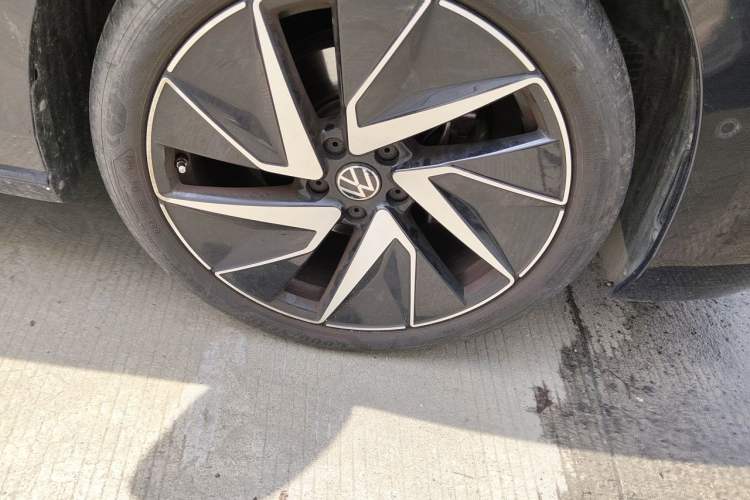 Used Volkswagen Magotan 2024 380TSI DSG Ultimate Edition Right Front Wheel Hub