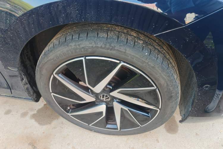 Used Volkswagen Magotan 2024 380TSI DSG Ultimate Edition Right Front Wheel Hub