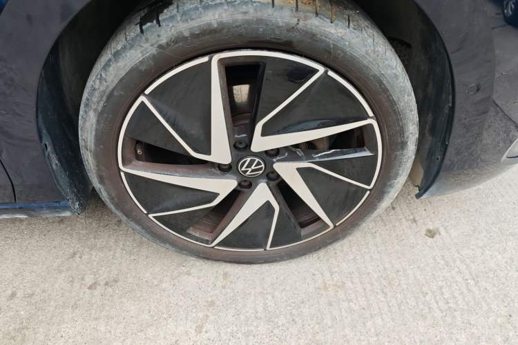 Used Volkswagen Magotan 2024 380TSI DSG Ultimate Edition Right Front Wheel Hub