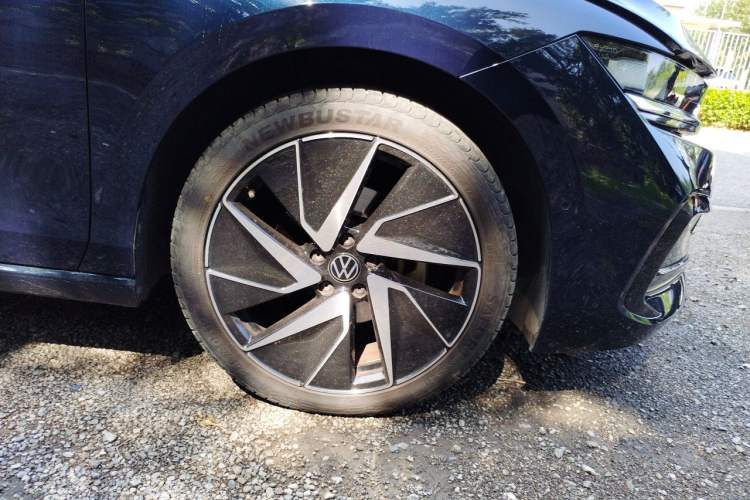 Used Volkswagen Magotan 2024 380TSI DSG Ultimate Edition Right Front Wheel Hub