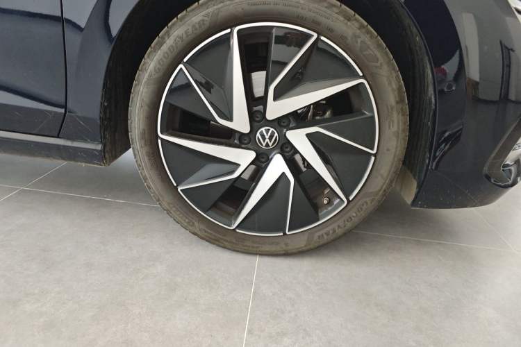 Used Volkswagen Magotan 2024 380TSI DSG Ultimate Edition Right Front Wheel Hub