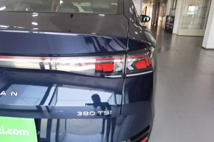 Used Volkswagen Magotan 2024 380TSI DSG Ultimate Edition Right Rear Taillight