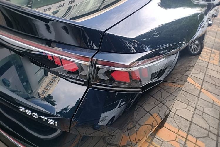 Used Volkswagen Magotan 2024 380TSI DSG Ultimate Edition Right Rear Taillight