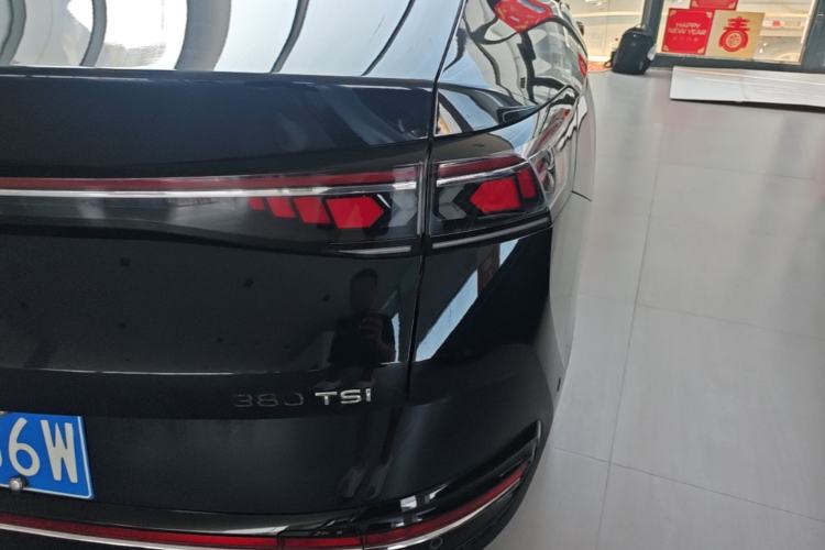 Used Volkswagen Magotan 2024 380TSI DSG Ultimate Edition Right Rear Taillight