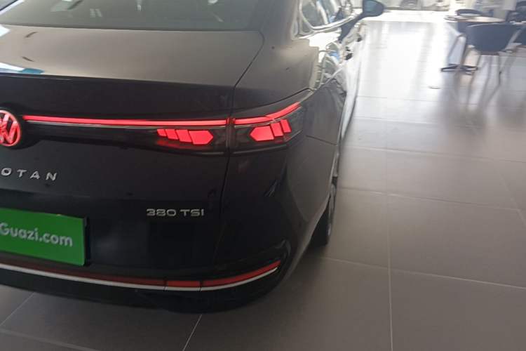 Used Volkswagen Magotan 2024 380TSI DSG Ultimate Edition Right Rear Taillight