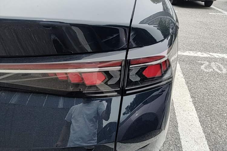 Used Volkswagen Magotan 2024 380TSI DSG Ultimate Edition Right Rear Taillight